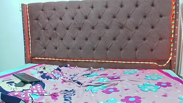 couple hotfox online show from 9, 3, 2025