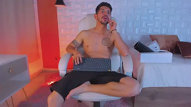 Snapshot of AlejandroStormm chatting on 9, 3, 2025 AlejandroStormm online show from 9, 3, 2025