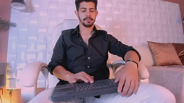 Snapshot of AlejandroStormm chatting on 20, 3, 2025 AlejandroStormm online show from 20, 3, 2025