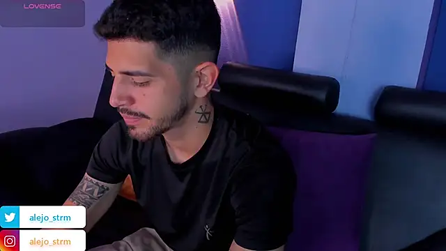 Snapshot of AlejandroStormm chatting on 3, 10, 2025 AlejandroStormm online show from 3, 10, 2025