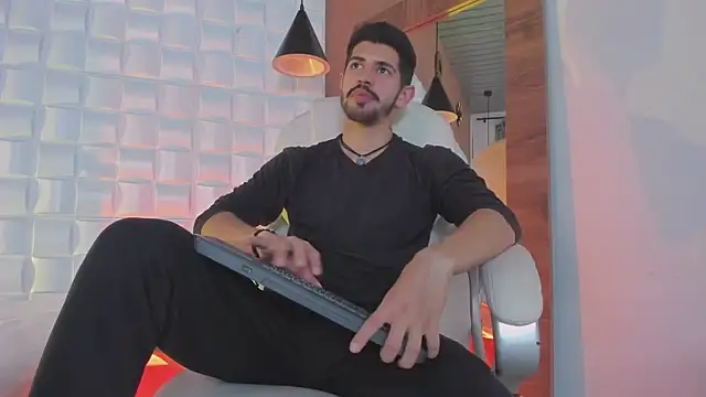 AlejandroStormm online show from 20, 10, 2025