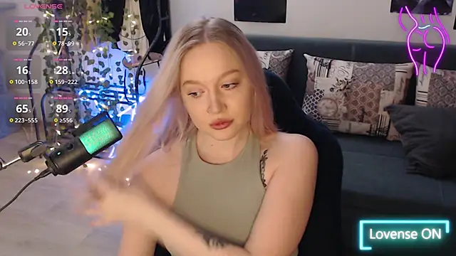 Snapshot of lissallor_ chatting on 18, 10, 2025 lissallor online show from 18, 10, 2025