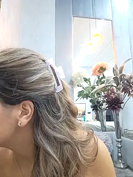 Snapshot of Bella_Posh chatting on 18, 10, 2025 Bella Posh online show from 18, 10, 2025