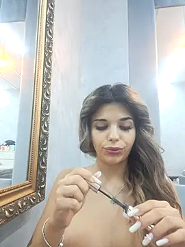 Snapshot of Bella_Posh chatting on 25, 10, 2025 Bella Posh online show from 25, 10, 2025