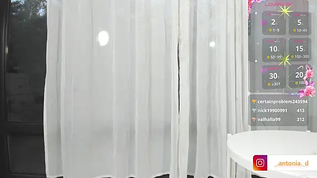 Snapshot of Bella_Posh chatting on 8, 11, 2025 Bella Posh online show from 8, 11, 2025