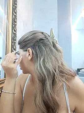 Snapshot of Bella_Posh chatting on 24, 11, 2025 Bella Posh online show from 24, 11, 2025