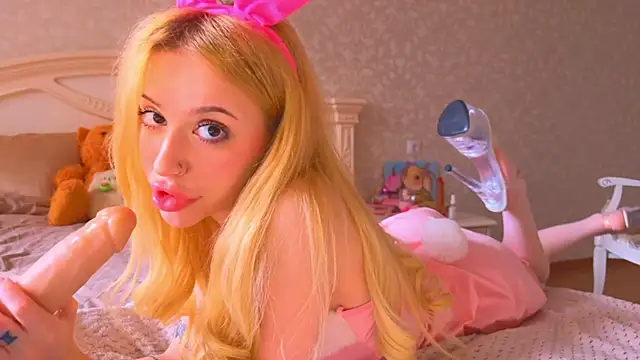 Snapshot of _BunnyDollStella_ chatting on 5, 10, 2025 BunnyDollStella online show from 5, 10, 2025