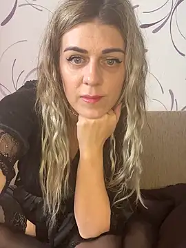 Snapshot of Lusi_Luxary chatting on 1, 10, 2025 Lusi Luxary online show from 1, 10, 2025