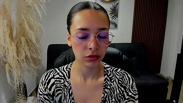 Snapshot of angeline_davies chatting on 26, 9, 2025 angeline davies online show from 26, 9, 2025