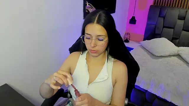 Snapshot of angeline_davies chatting on 10, 10, 2025 angeline davies online show from 10, 10, 2025