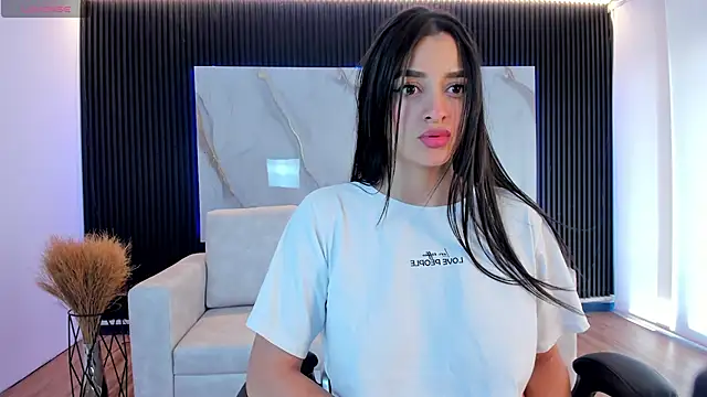 Ivaannaa  online show from 8, 10, 2025