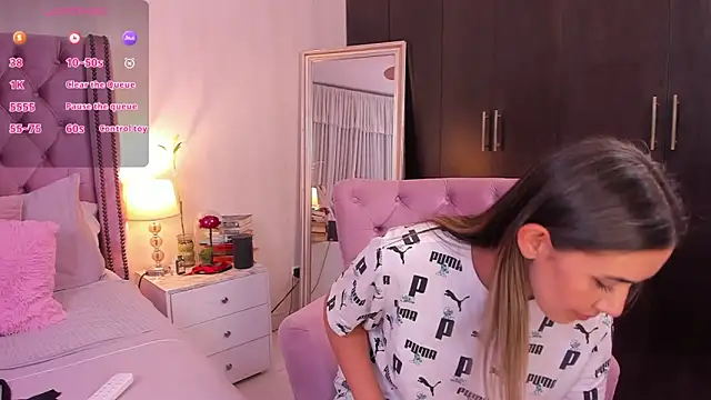 natashaleightt online show from 13, 9, 2025