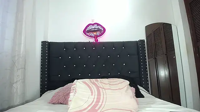 Snapshot of AprilHotty chatting on 28, 10, 2025 AprilHotty online show from 28, 10, 2025