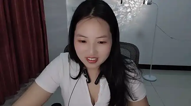 Ellie-BabyLoe online show from 5, 3, 2025