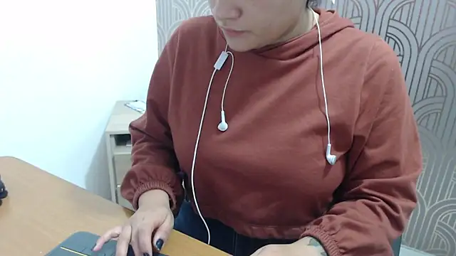 BloodyMaary  online show from 27, 2, 2025