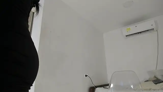 Snapshot of flor_herrera01 chatting on 15, 3, 2025 flor herrera01 online show from 15, 3, 2025