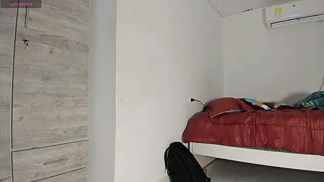 Snapshot of flor_herrera01 chatting on 27, 9, 2025 flor herrera01 online show from 27, 9, 2025