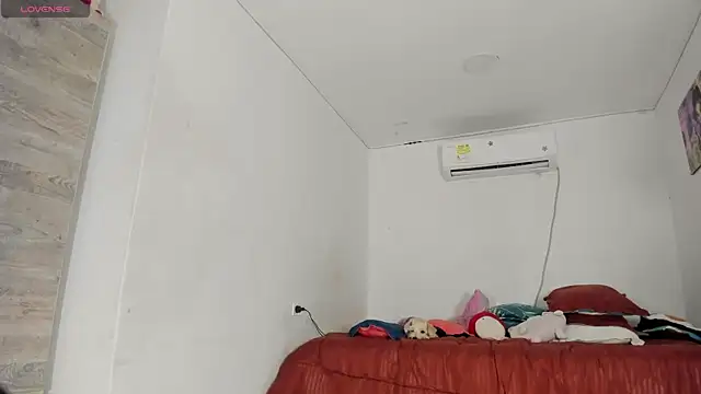 Snapshot of flor_herrera01 chatting on 2, 10, 2025 flor herrera01 online show from 2, 10, 2025