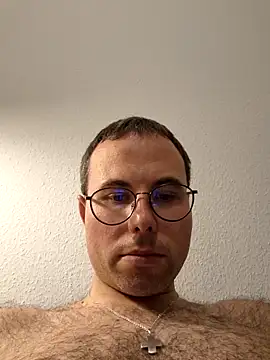 Snapshot of Simonudist chatting on 16, 12, 2025 Simonudist online show from 16, 12, 2025