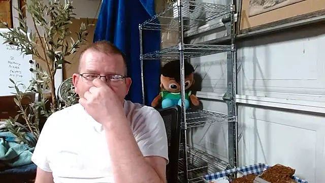 Randomoldguy615 online show from 25, 2, 2025