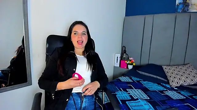 laura hotties online show from 10, 2, 2026