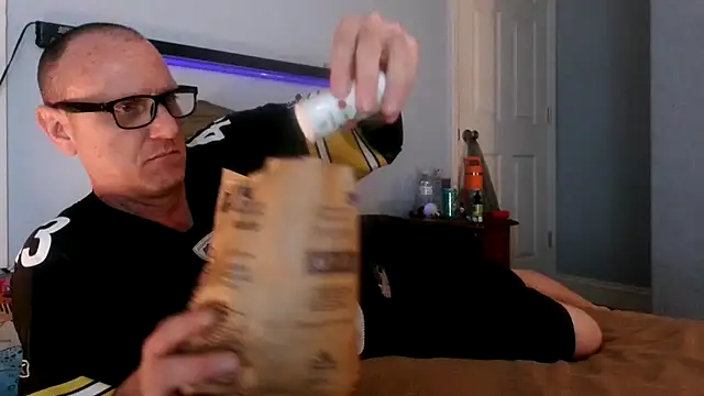 Snapshot of PornStro921 chatting on 4, 3, 2025 PornStro921 online show from 4, 3, 2025