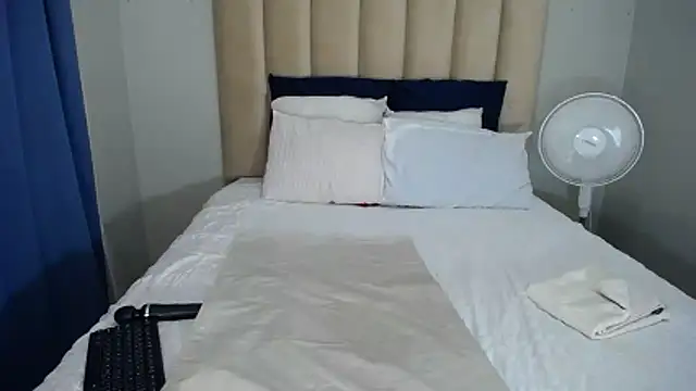 SEXYASSTINAXXX online show from 4, 2, 2026