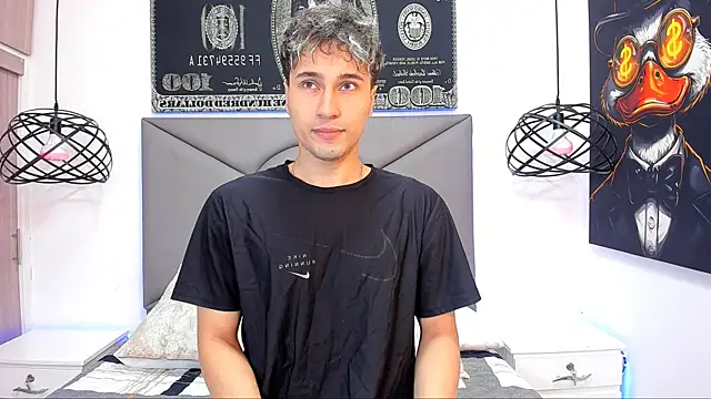 Snapshot of buddy_whitte chatting on 17, 11, 2025 buddy whitte online show from 17, 11, 2025