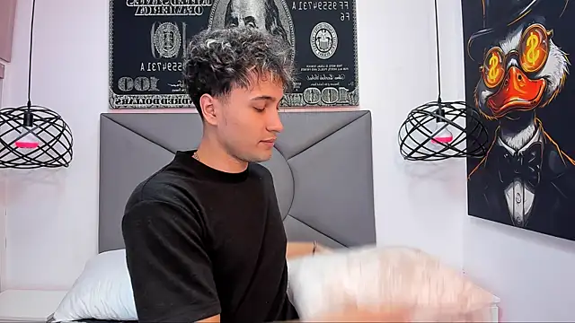 Snapshot of buddy_whitte chatting on 18, 11, 2025 buddy whitte online show from 18, 11, 2025