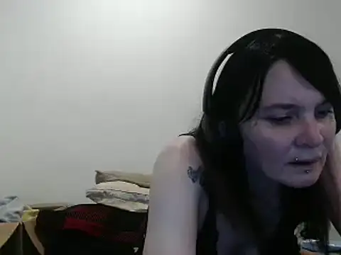 Snapshot of Hotmodel1984 chatting on 5, 5, 2026 Hotmodel1984 online show from 5, 5, 2026