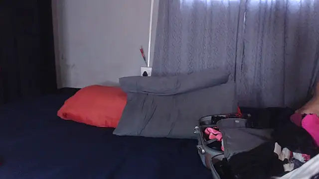 Snapshot of xMiAmor chatting on 28, 10, 2025 xMiAmor online show from 28, 10, 2025