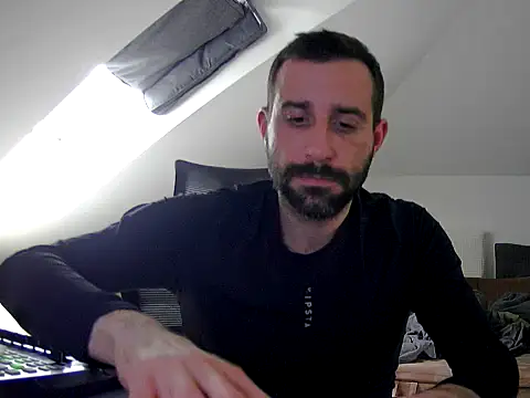 Snapshot of gryzoon chatting on 5, 10, 2025 gryzoon online show from 5, 10, 2025