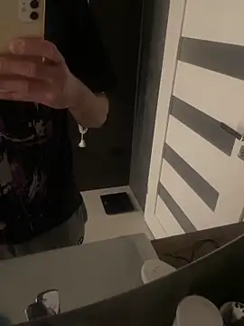 Snapshot of gryzoon chatting on 22, 11, 2025 gryzoon online show from 22, 11, 2025