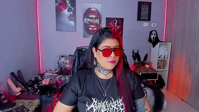 Snapshot of Veronika_metal chatting on 13, 12, 2025 Veronika metal online show from 13, 12, 2025