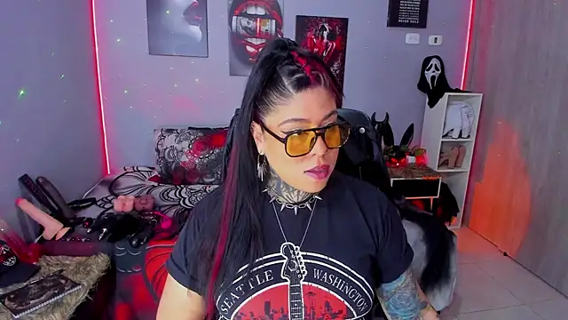 Snapshot of Veronika_metal chatting on 15, 12, 2025 Veronika metal online show from 15, 12, 2025