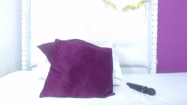 Snapshot of naughty_teen18 chatting on 4, 3, 2025 naughty teen18 online show from 4, 3, 2025