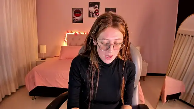 Snapshot of Emily_Warren_ chatting on 27, 5, 2026 Emily Warren online show from 27, 5, 2026