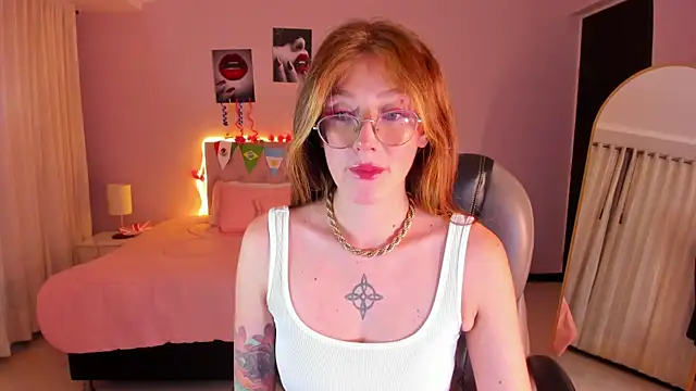 Snapshot of Emily_Warren_ chatting on 20, 6, 2026 Emily Warren online show from 20, 6, 2026