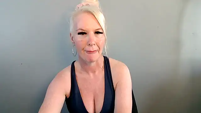 Snapshot of Blonde-Grace chatting on 8, 6, 2026 Blonde-Grace online show from 8, 6, 2026