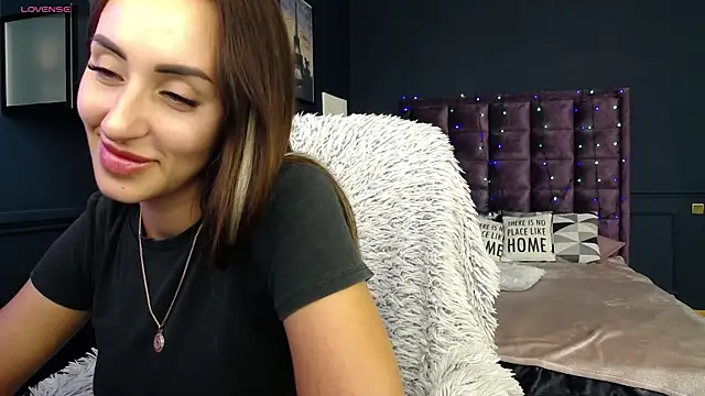 Snapshot of JenniferStone chatting on 1, 8, 2026 JenniferStone online show from 1, 8, 2026