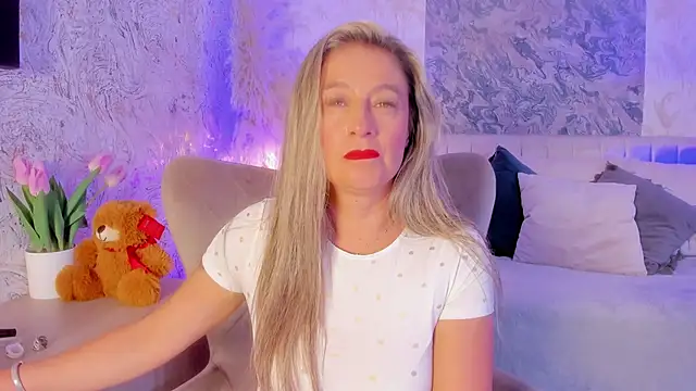 Liannaa  online show from 27, 9, 2025