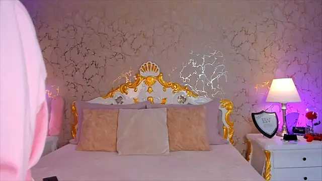 ScarlettWallace online show from 1, 11, 2025