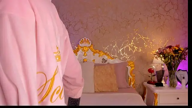 ScarlettWallace online show from 12, 3, 2026