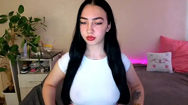 Snapshot of WildKittenX_ chatting on 7, 6, 2026 WildKittenX online show from 7, 6, 2026