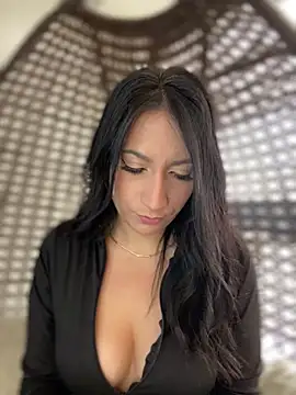 Mila LS online show from 4, 3, 2025