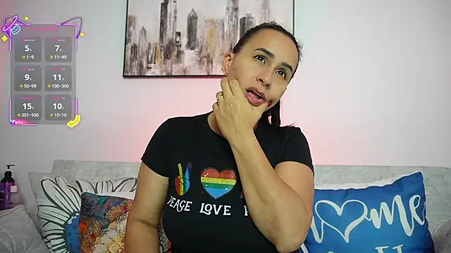 Snapshot of Sara_Charmy chatting on 7, 10, 2025 Sara Charmy online show from 7, 10, 2025