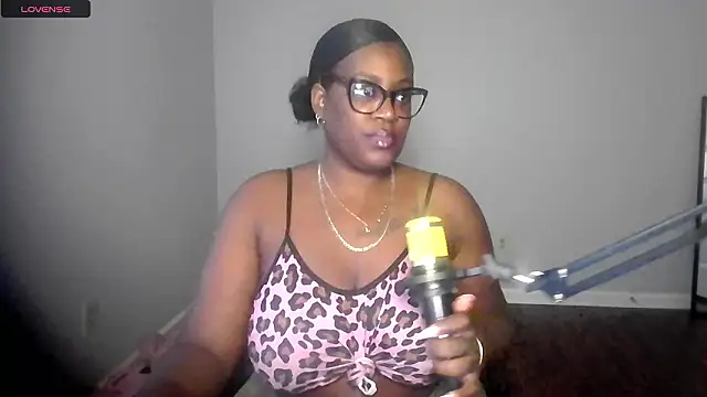 Snapshot of lovelyenigma365 chatting on 1, 2, 2026 lovelyenigma365 online show from 1, 2, 2026