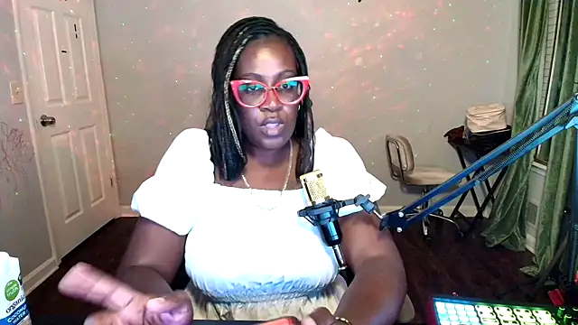 Snapshot of lovelyenigma365 chatting on 4, 4, 2026 lovelyenigma365 online show from 4, 4, 2026