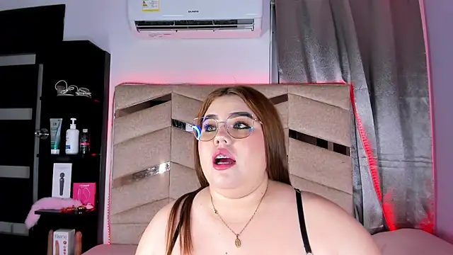 Snapshot of MadissonLee__ chatting on 28, 4, 2026 MadissonLee online show from 28, 4, 2026
