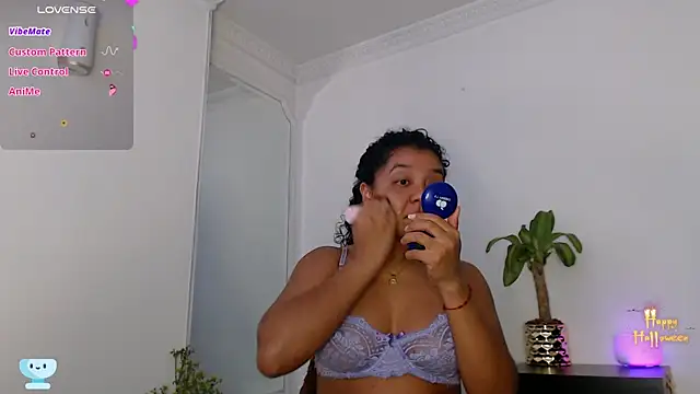 Snapshot of victtoria_cane63 chatting on 23, 10, 2025 victtoria cane63 online show from 23, 10, 2025